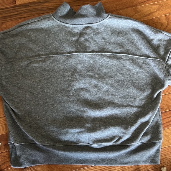 Fabletics Cropped Pullover - Picture 3 of 3